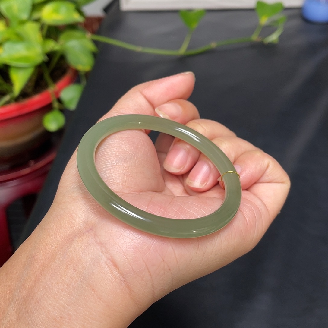 和田玉未镶嵌手镯1680