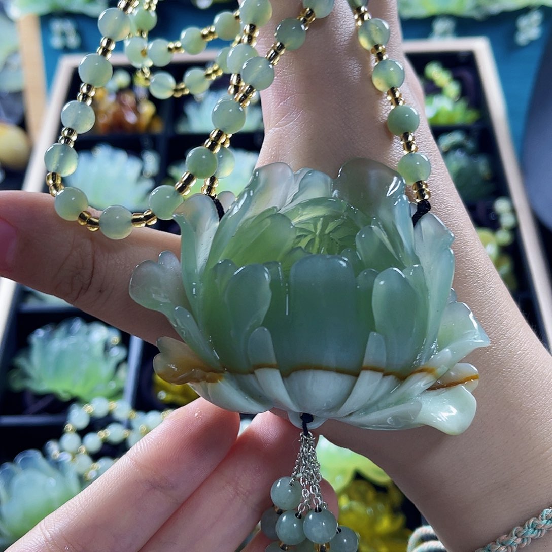 蛇纹石玉颈饰未镶嵌