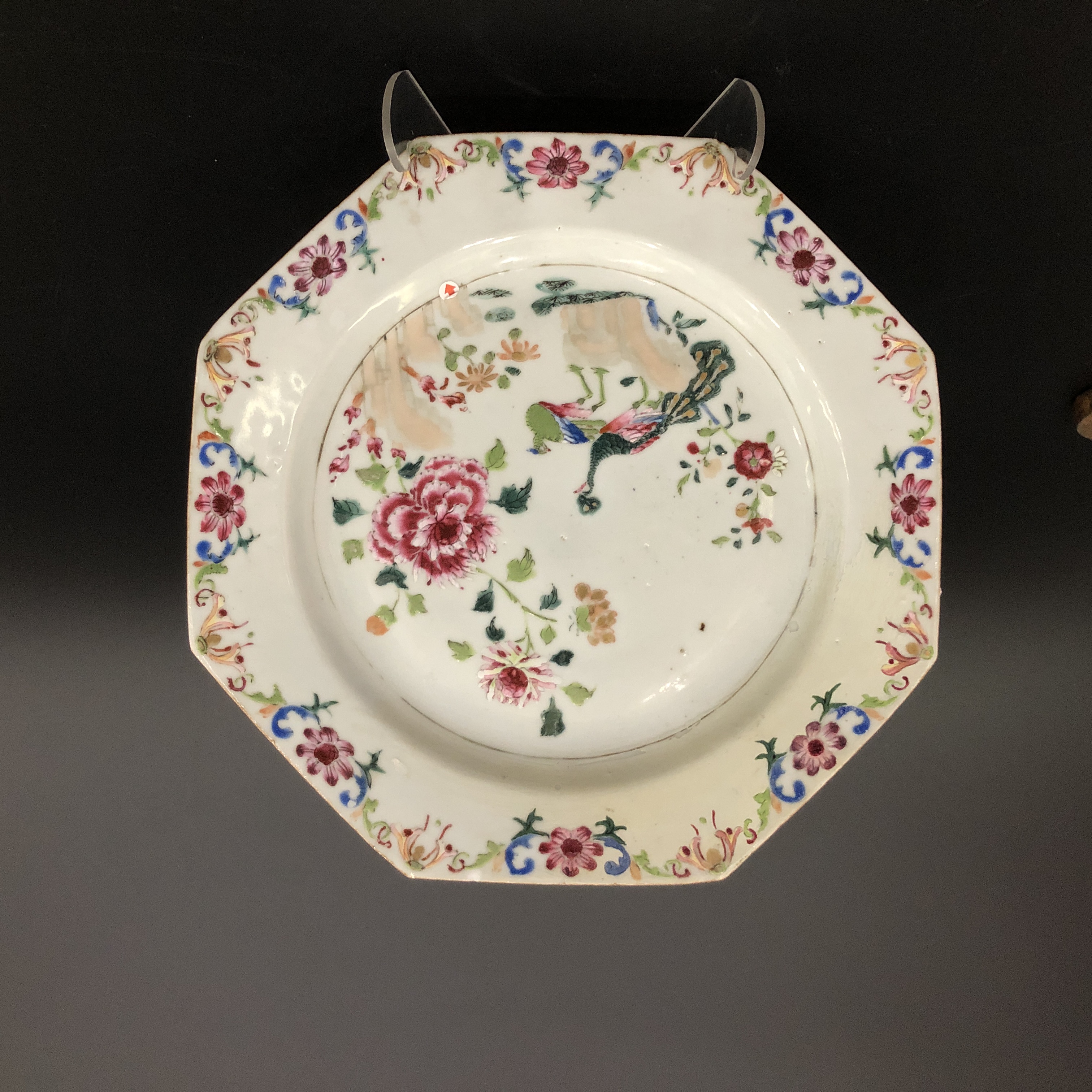 25090145清乾隆粉彩孔雀牡丹六方赏盘 直径22.8cm