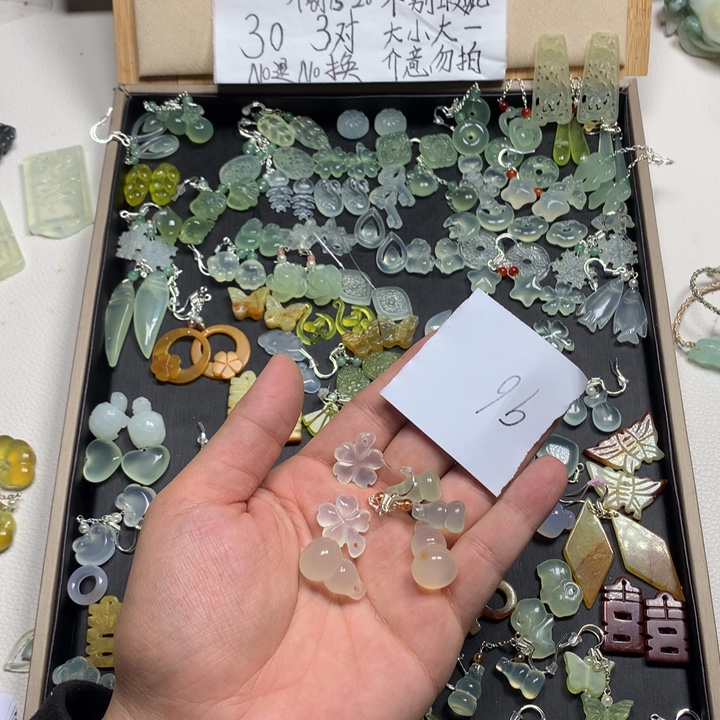 路***声蛇纹石玉合金耳钉