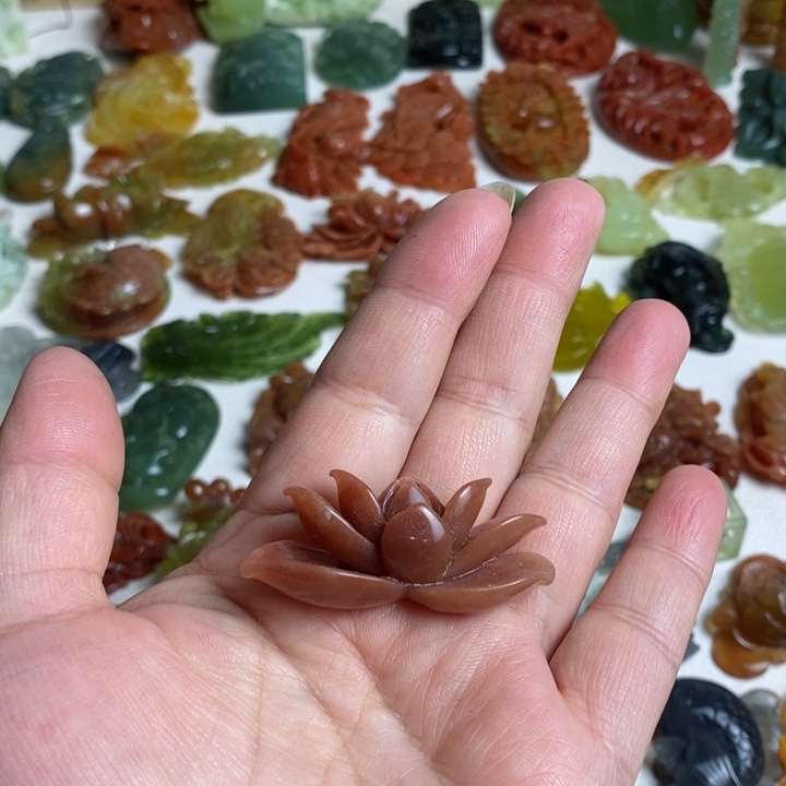 蛇纹石玉颈饰未镶嵌