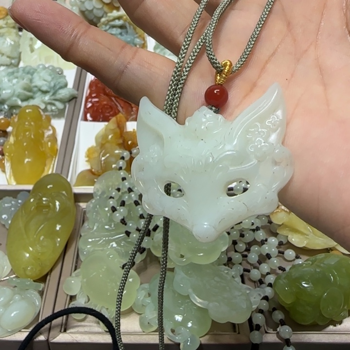 蛇纹石玉吊坠未镶嵌