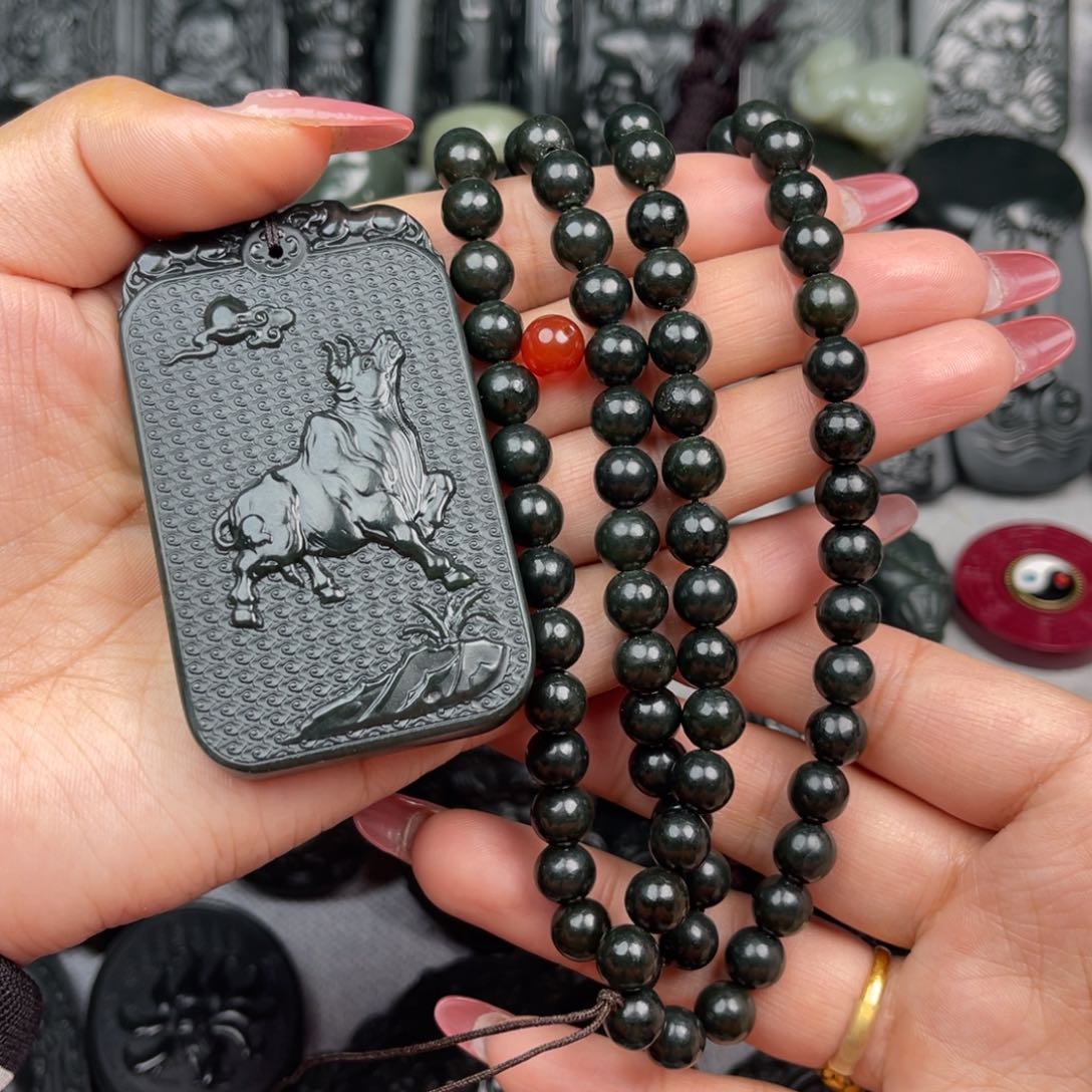 和田玉颈饰未镶嵌西**玉