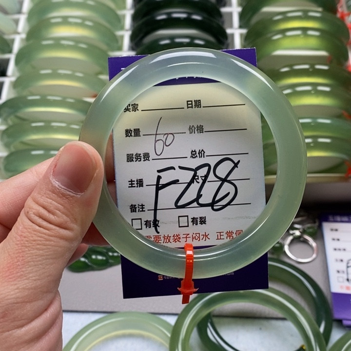 蛇纹石玉手镯未镶嵌知****?