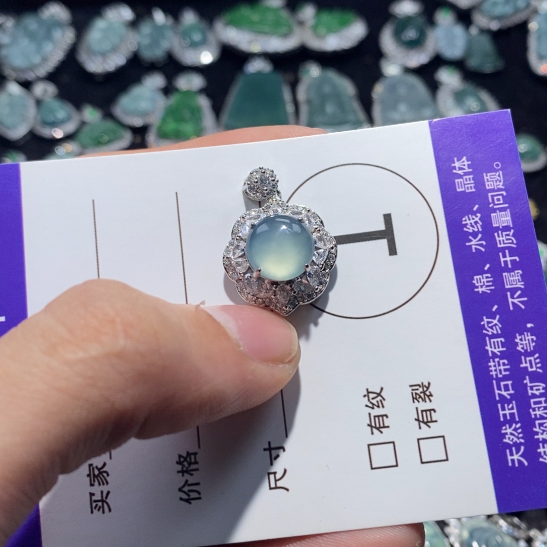 翡翠未镶嵌颈饰翡翠