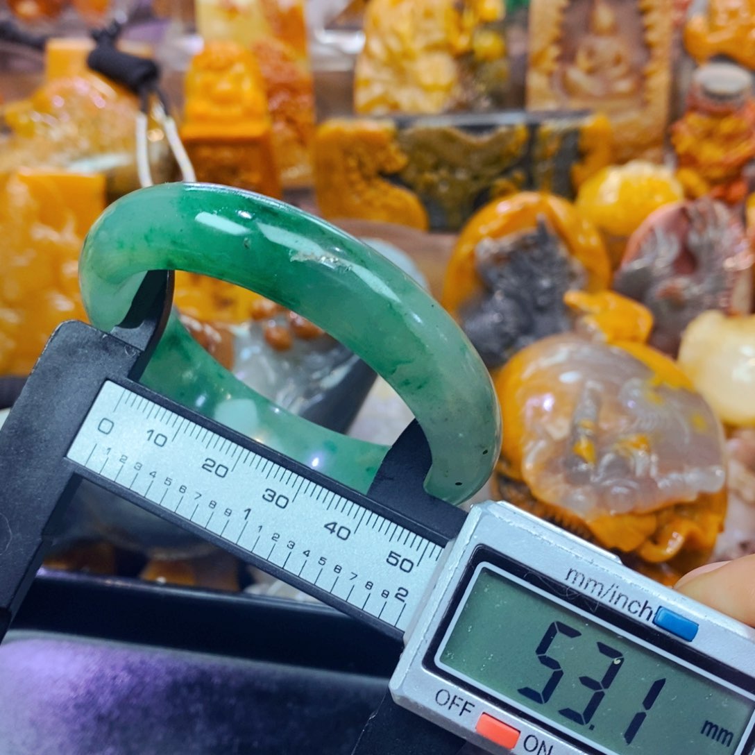 未镶嵌石英质玉（黄龙玉）颈饰