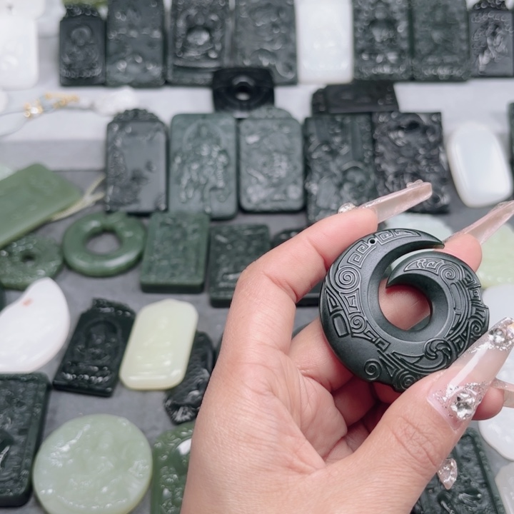 和田玉未镶嵌颈饰