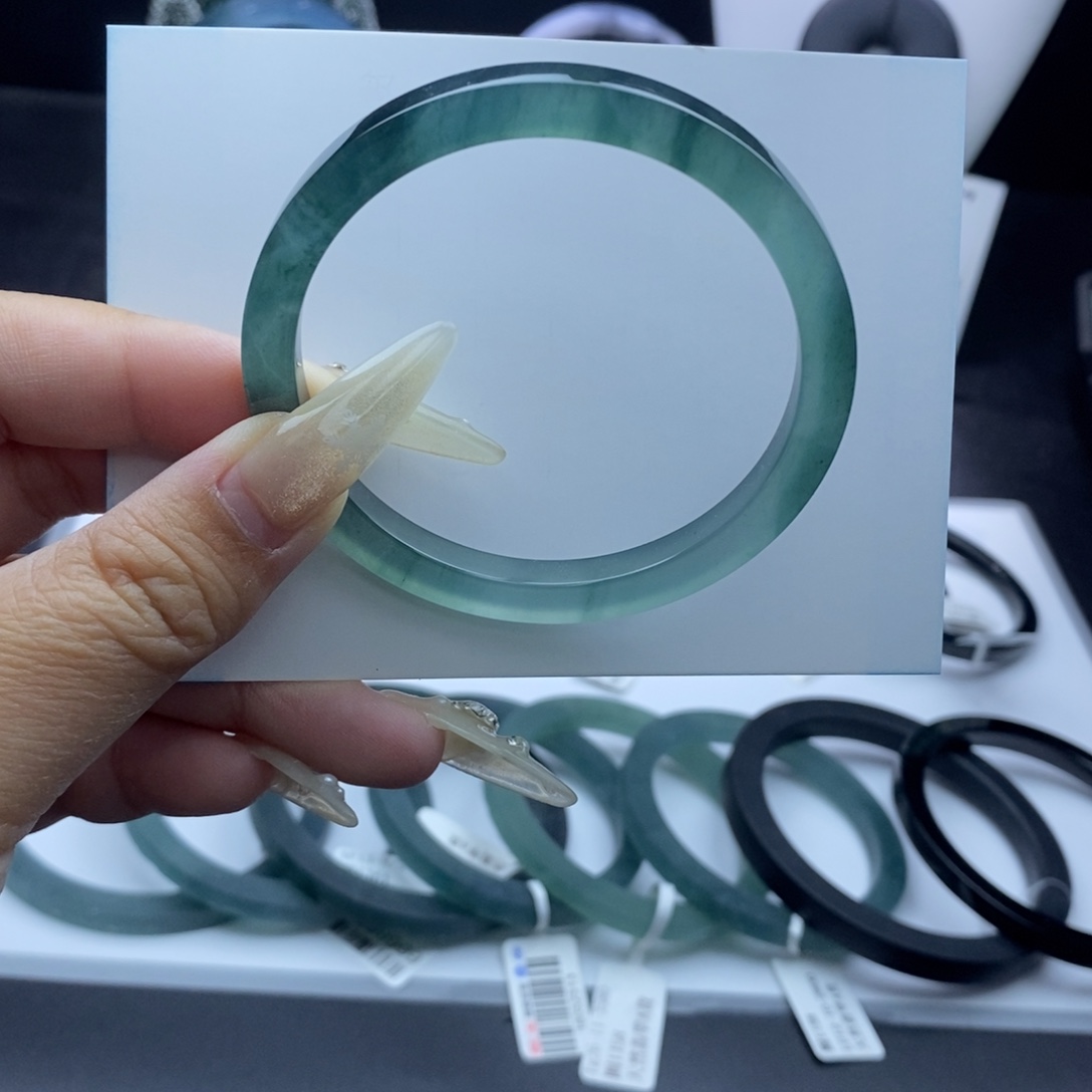 定制翡翠未镶嵌成品买断半山水