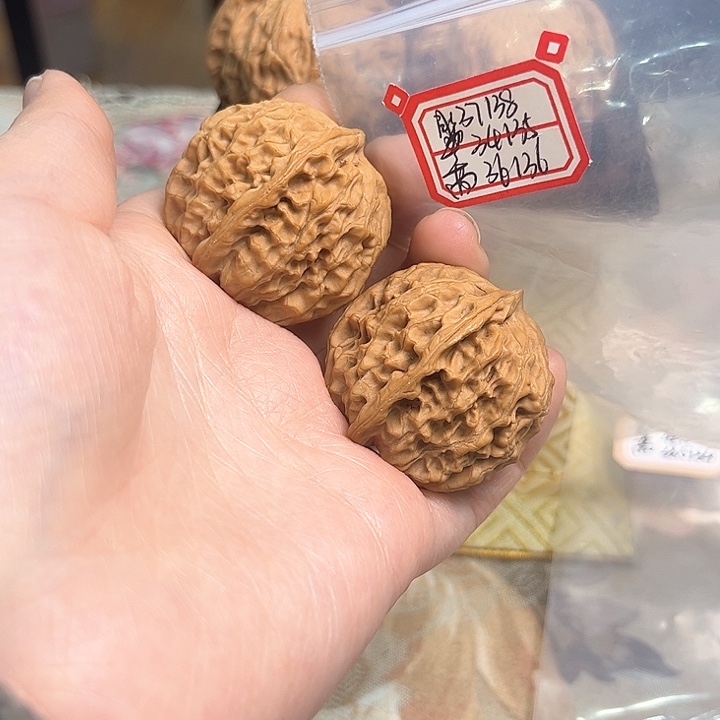 文玩核桃把件非嫁接元宝