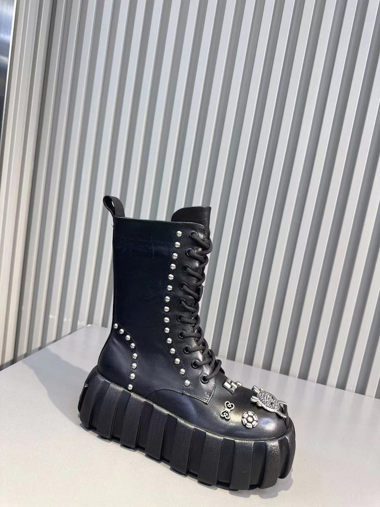 时尚休闲百搭厚底女士马丁靴