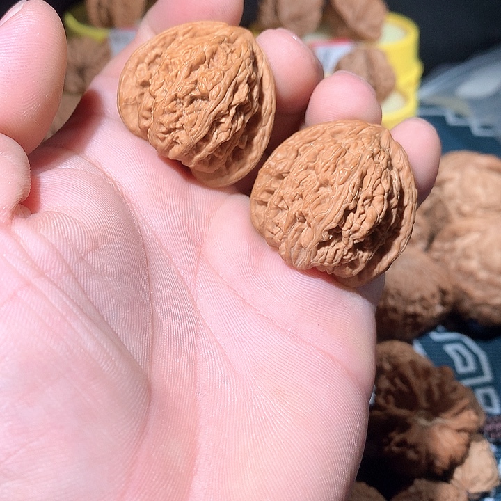 核桃文玩核桃红宝石37