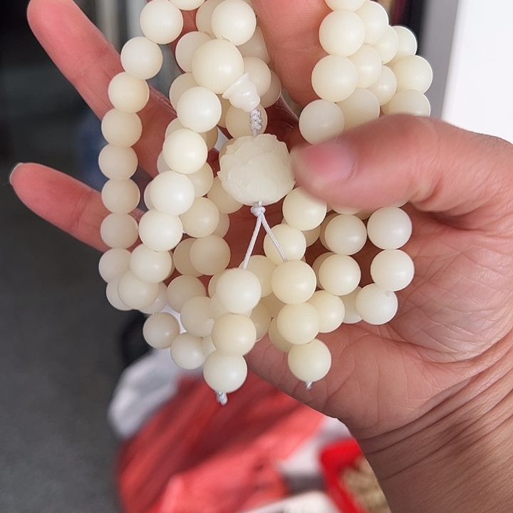 白玉菩提吊坠10卡白色108