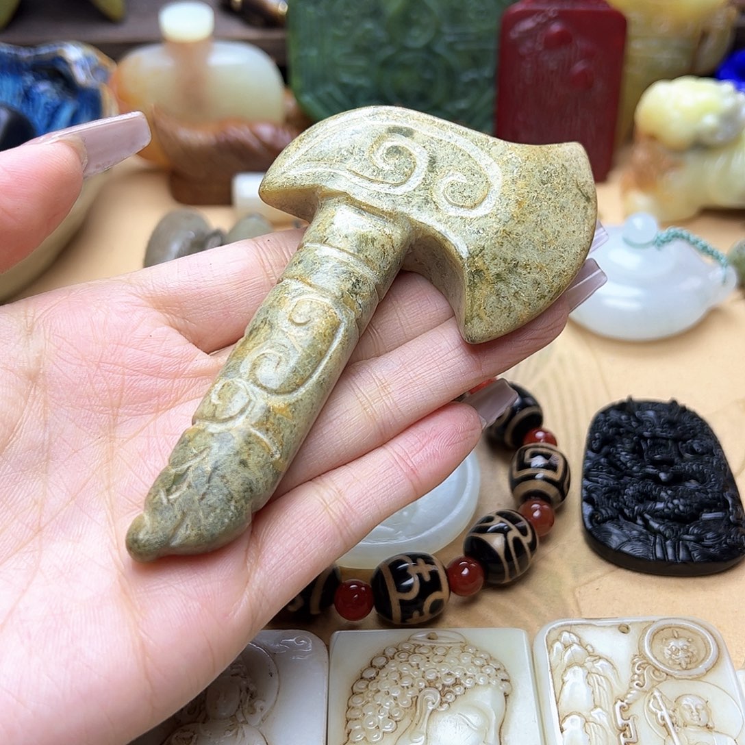 蛇纹石玉未镶嵌颈饰