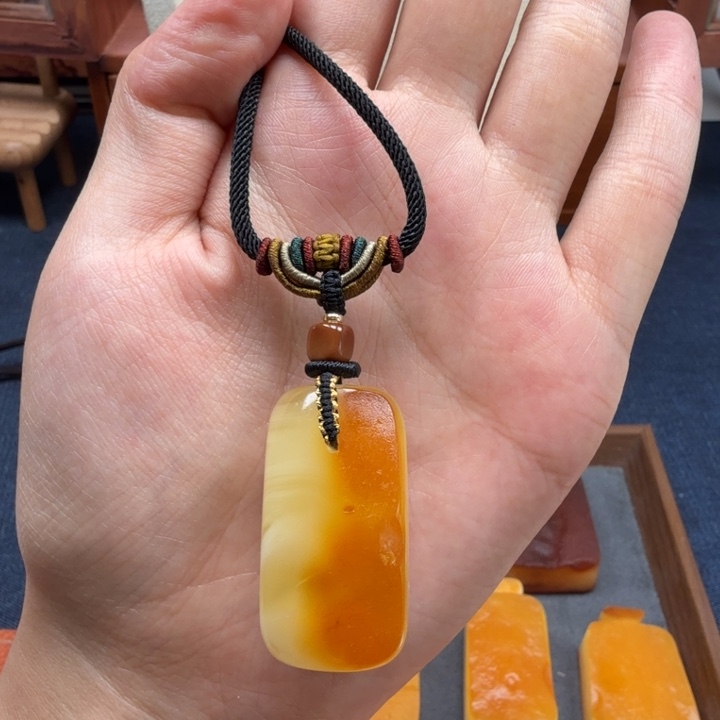 蜜蜡未镶嵌吊坠(赠链)