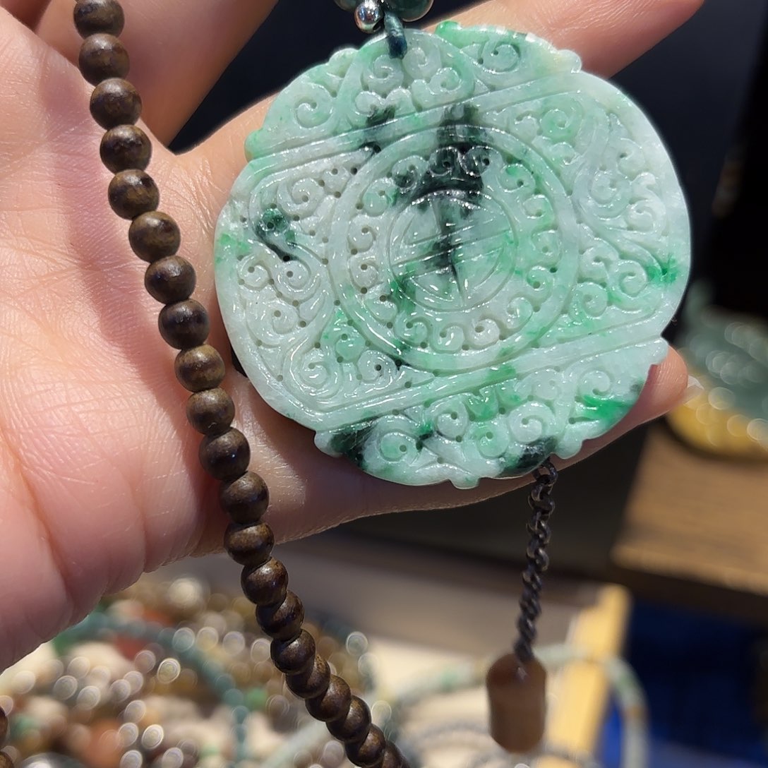 翡翠颈饰未镶嵌原创音乐