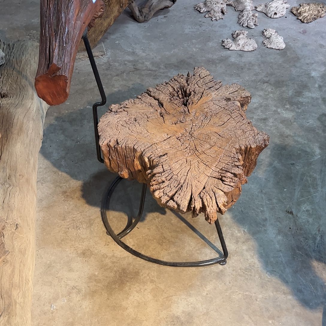 用***8有机玻璃铁栎木凳子一共4件