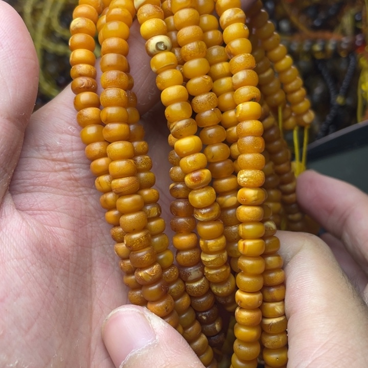 未镶嵌琥珀珠宝奇石