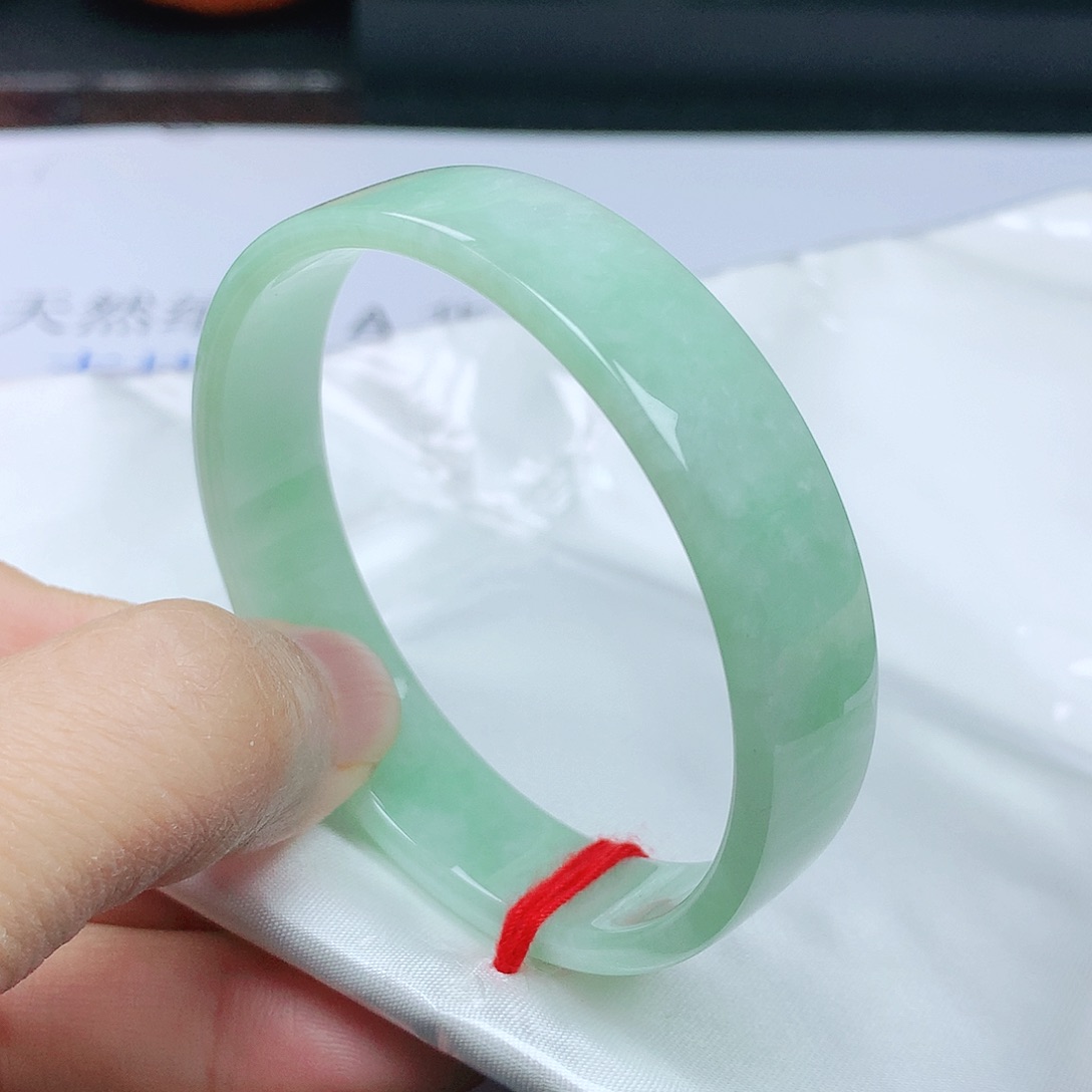 翡翠手镯未镶嵌正52