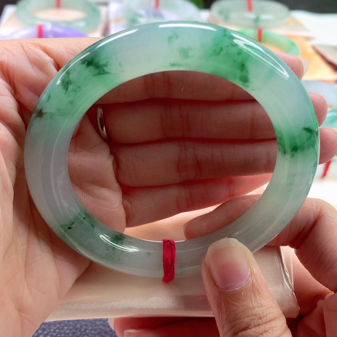 翡翠手镯（圆镯）未镶嵌新货冰起胶飘绿花超绝A