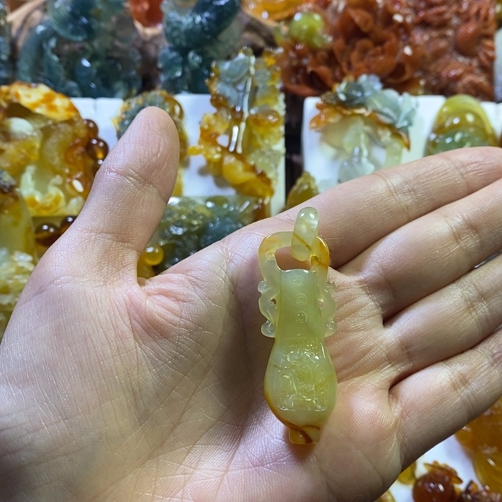 蛇纹石玉未镶嵌颈饰