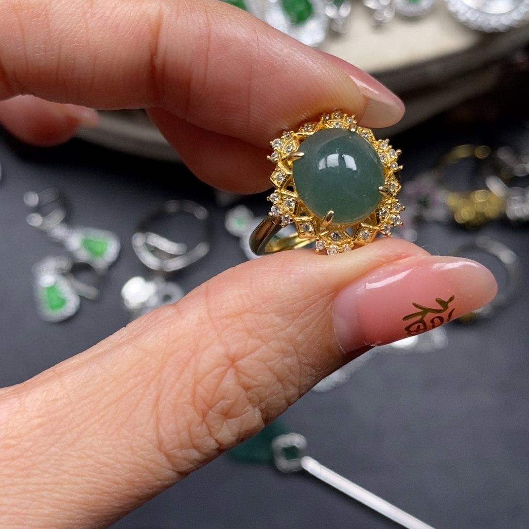 翡翠颈饰未镶嵌翡翠