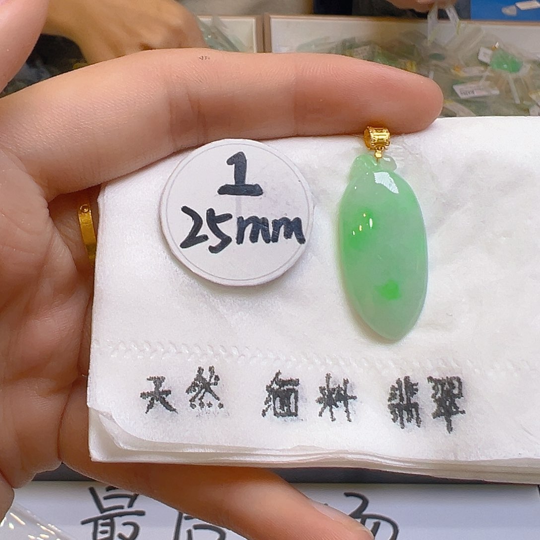 翡翠颈饰18K金镶嵌翡翠