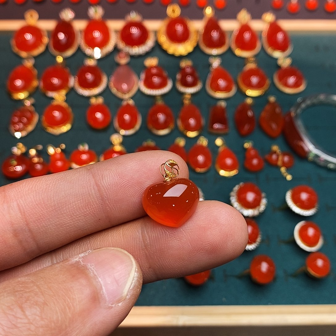 南红玛瑙颈饰18K金镶嵌