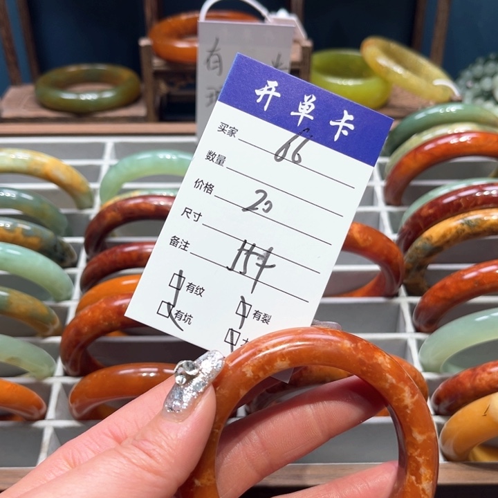 蛇纹石玉手镯未镶嵌香**姐