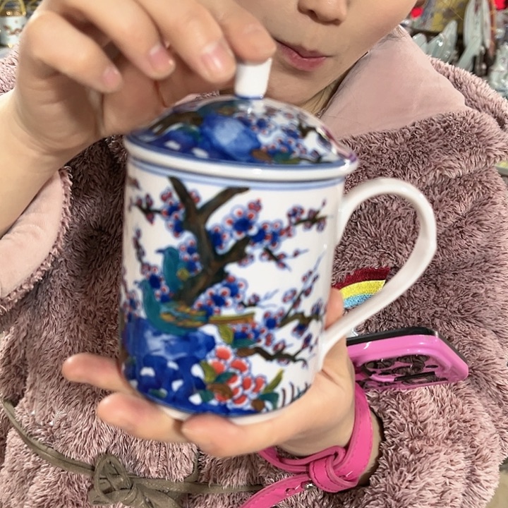 瓷片景德镇陶瓷杯子。红。
