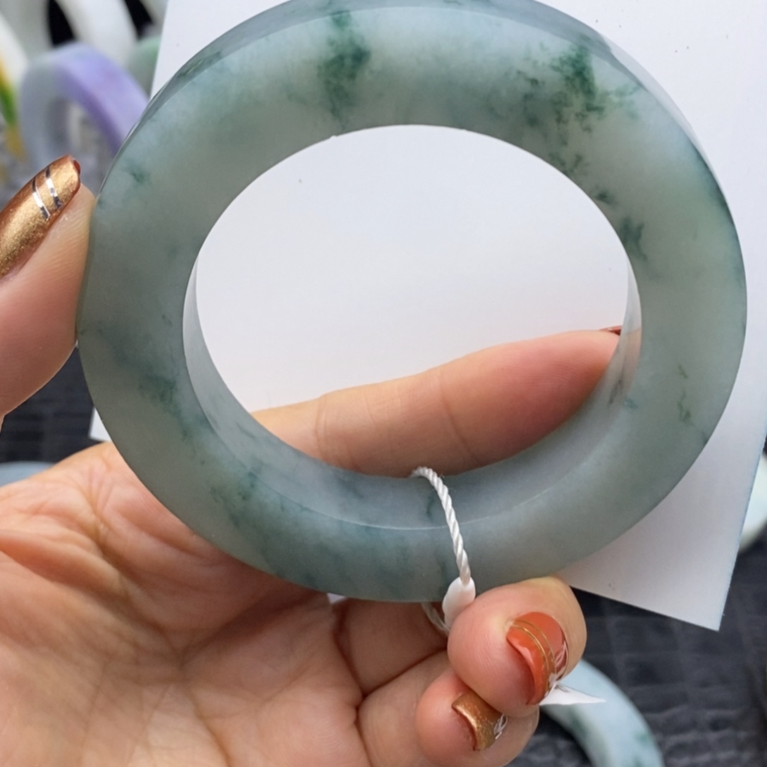 定制翡翠未镶嵌翡翠手镯