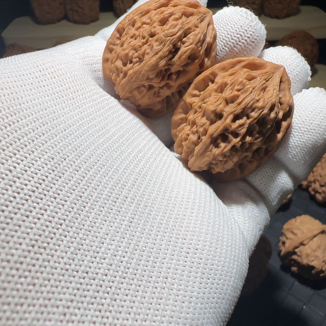 文玩核桃吊坠四眼虎头