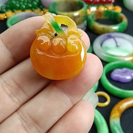 翡翠未镶嵌挂件翡翠