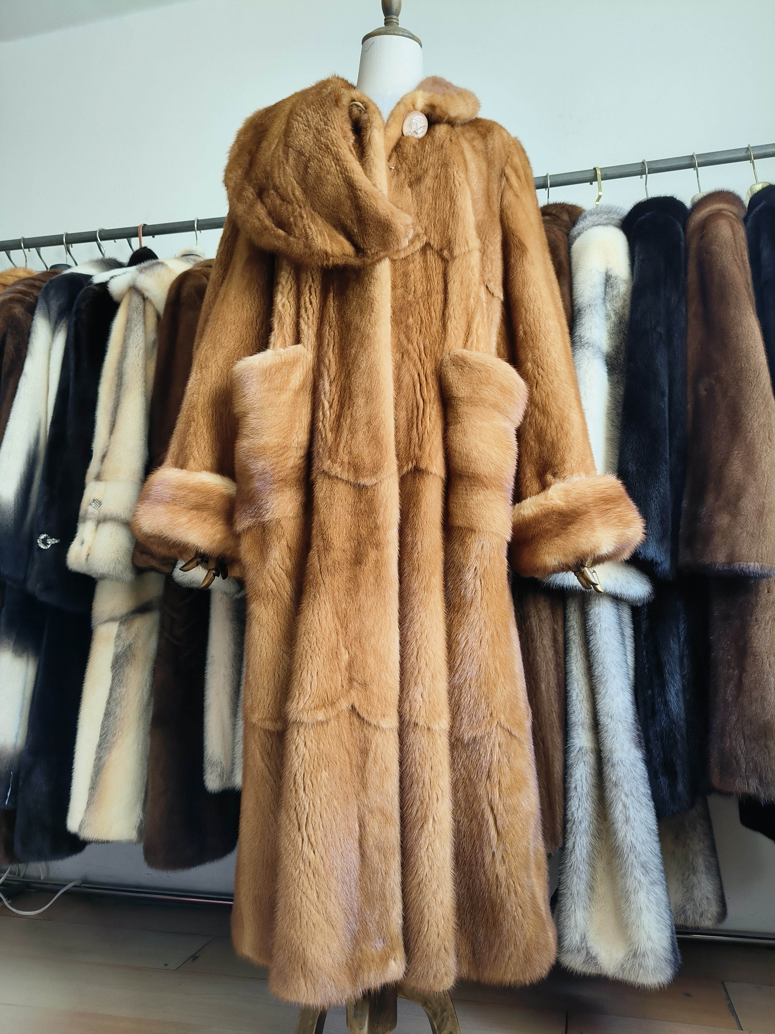 貂皮大衣金貂色围脖款挽袖款明兜 胸围116衣长118