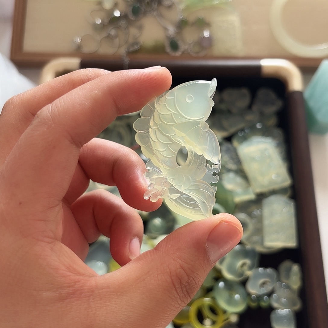 蛇纹石玉未镶嵌颈饰