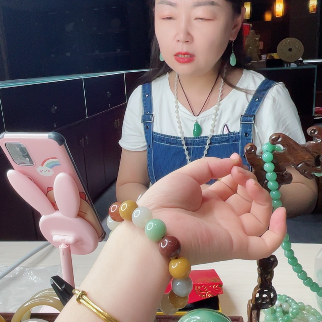 密玉（石英质玉）未镶嵌颈饰