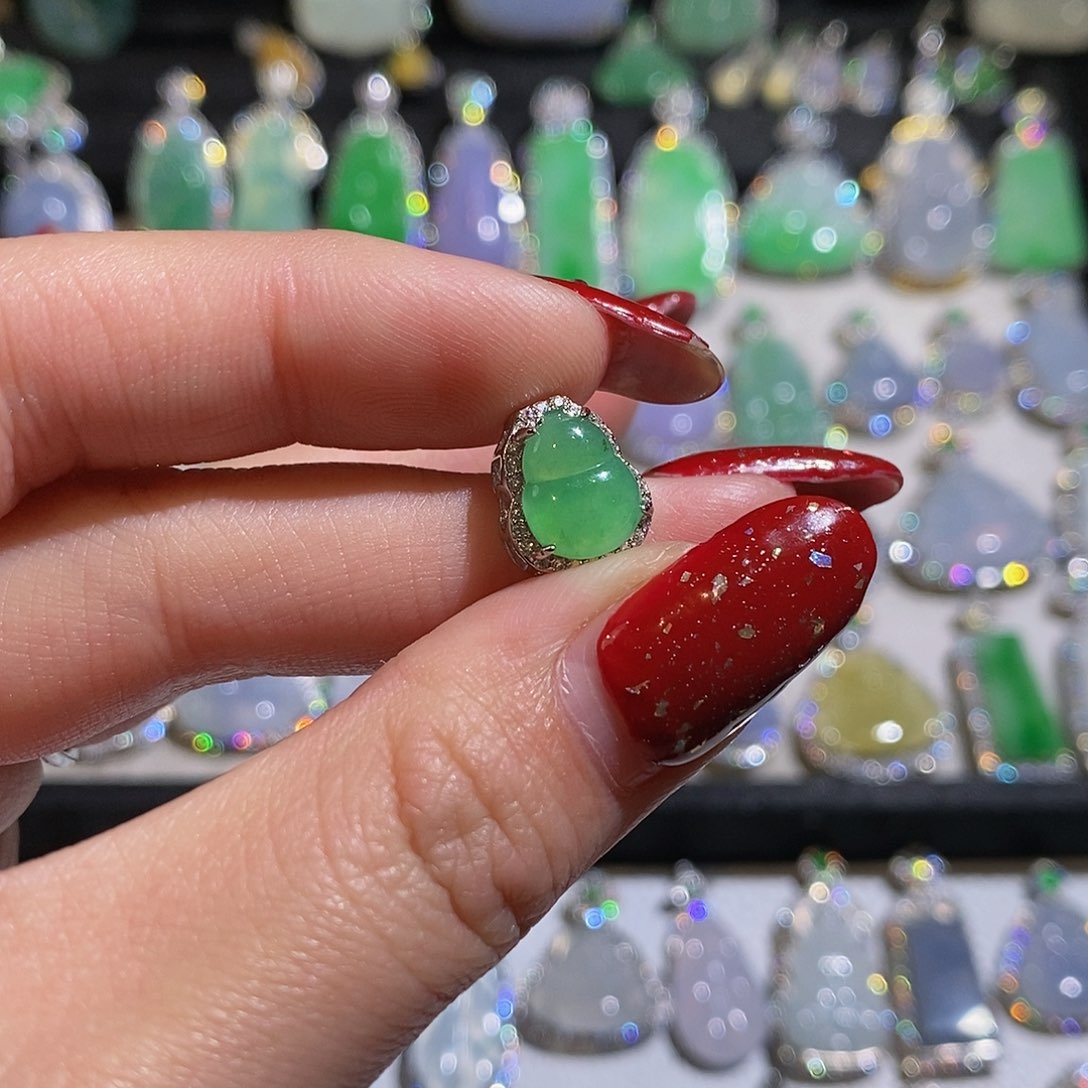 翡翠颈饰银S925镶嵌天然翡翠