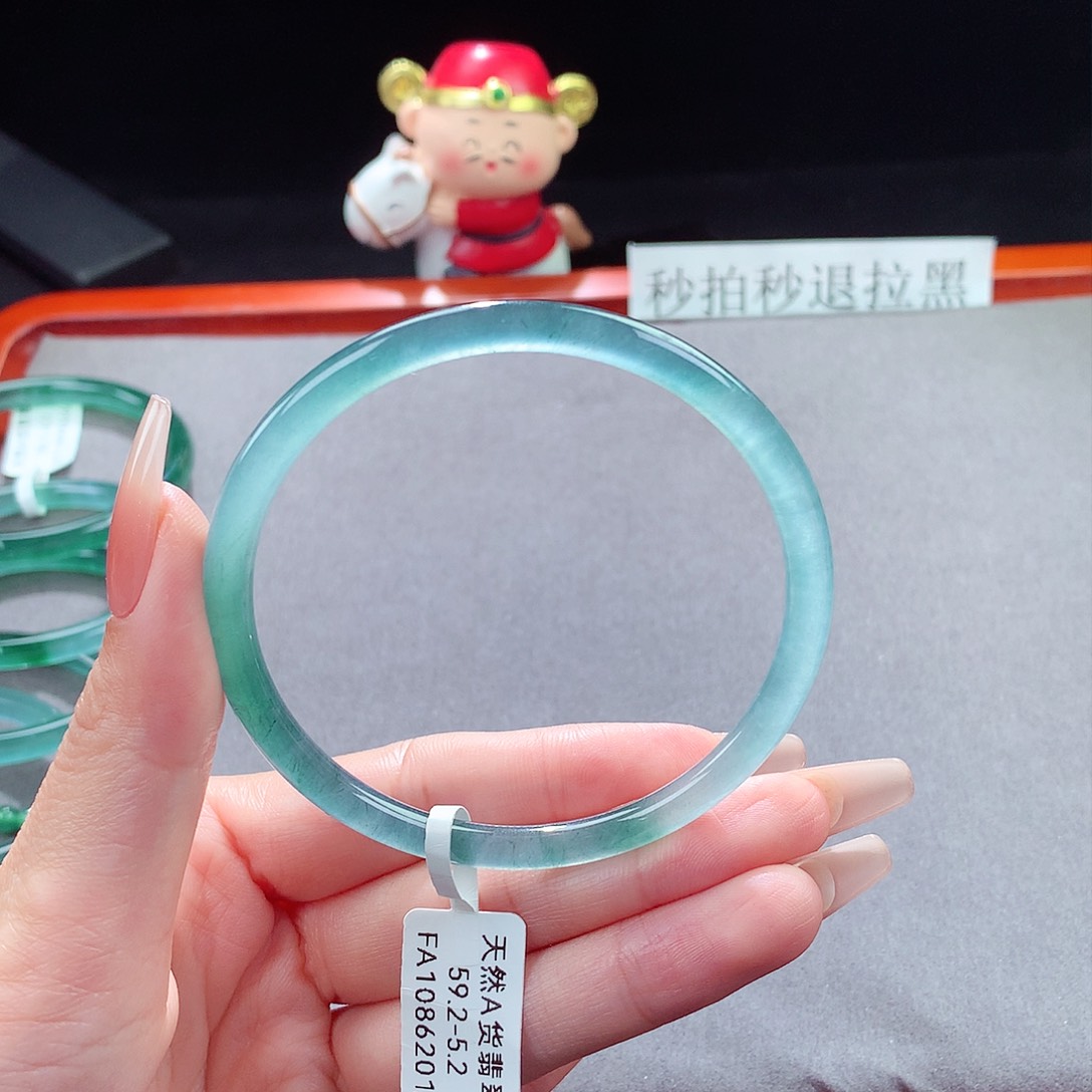 翡翠手镯未镶嵌天然