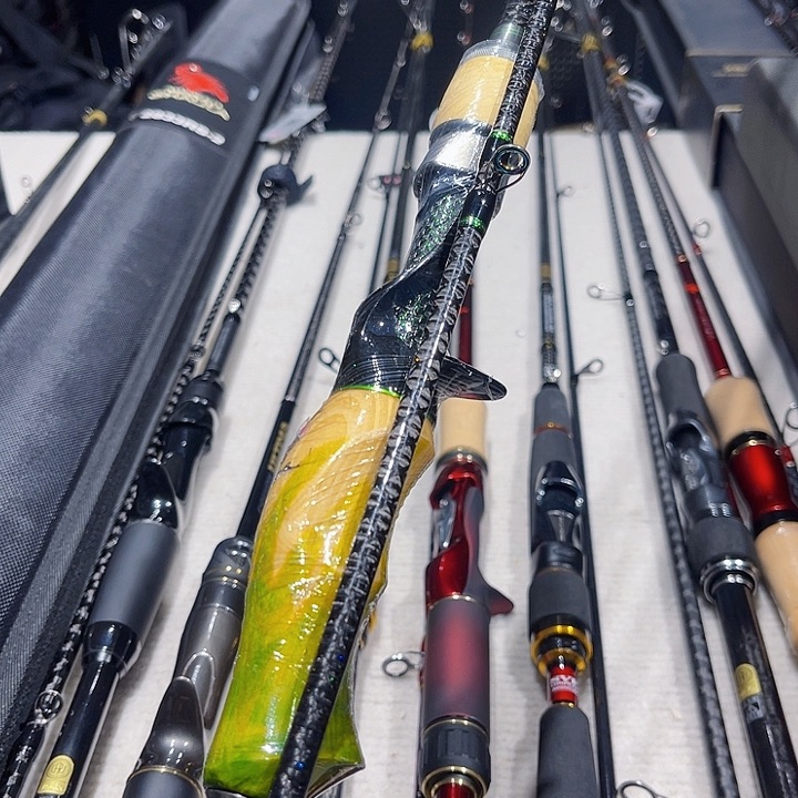 2.4m碳素哥*帅精品路亚2.4MH