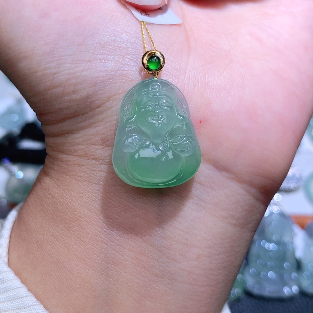 翡翠18K金镶嵌颈饰财神爷