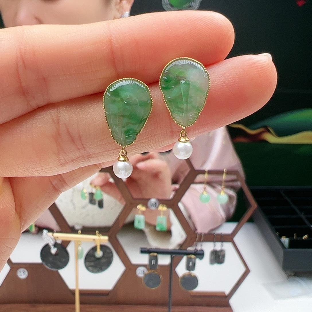 翡翠耳饰18K金镶嵌天然翡翠耳饰18k金镶嵌