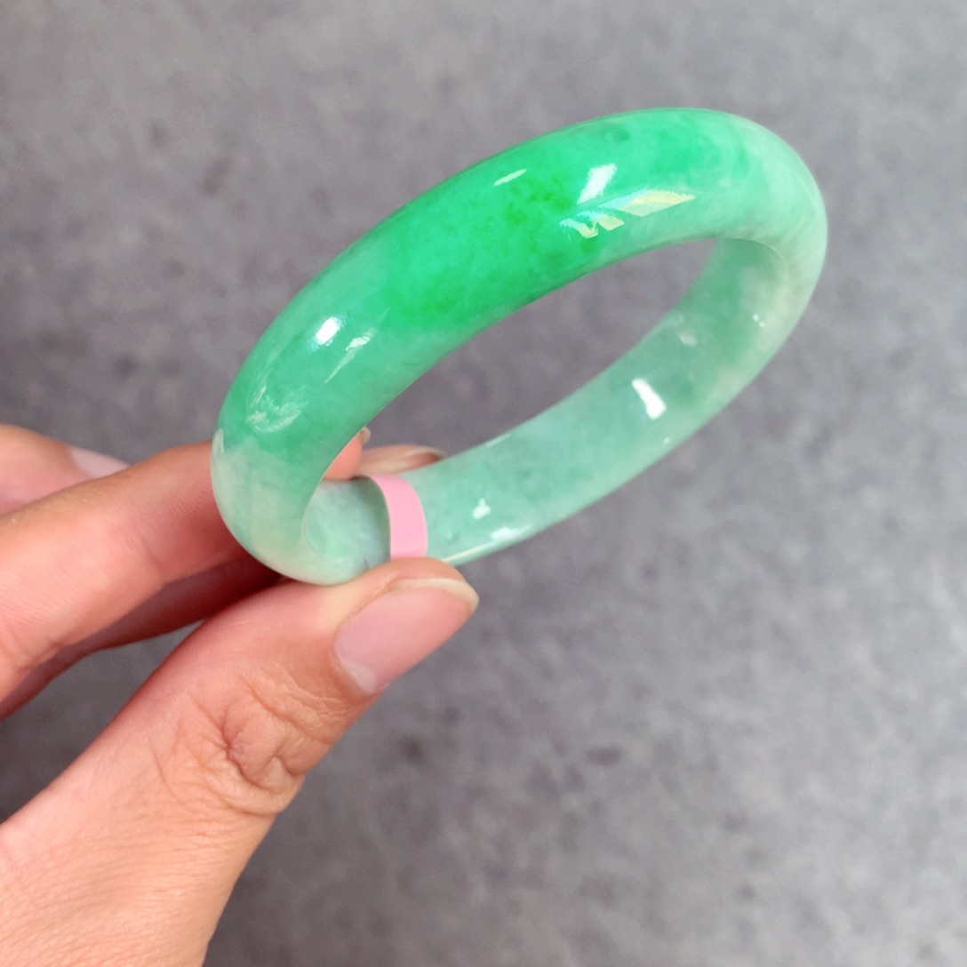 翡翠手镯未镶嵌缅甸