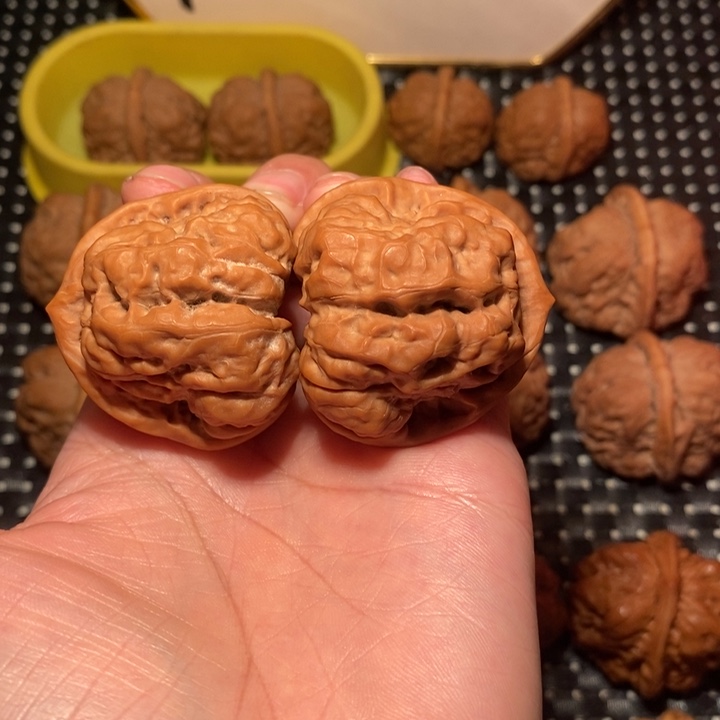 正***方文玩核桃把件蛙王