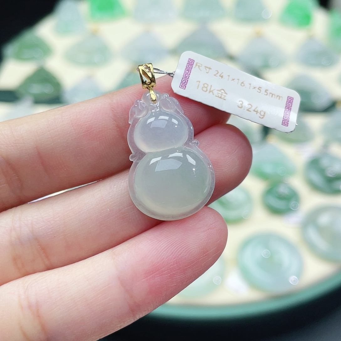 颈饰18K金镶嵌翡翠葫芦