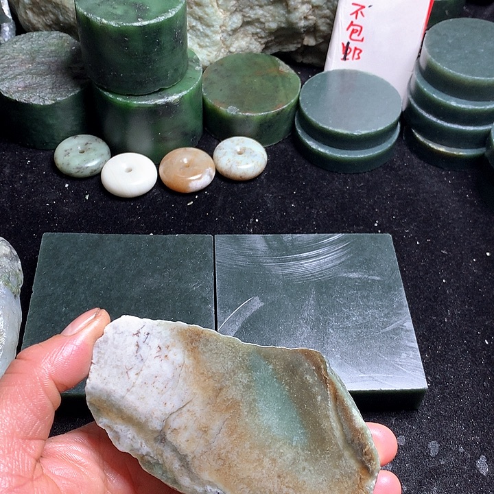 和田玉（糖玉）未镶嵌珠宝奇石