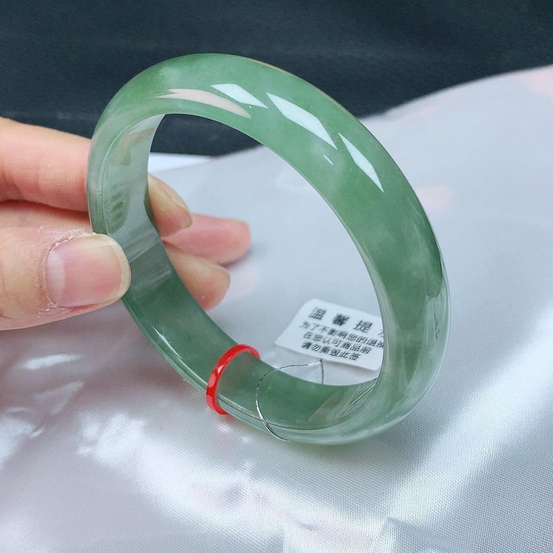 翡翠手镯未镶嵌58圈