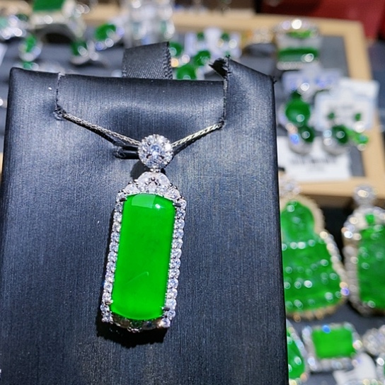 翡翠未镶嵌颈饰吊坠13