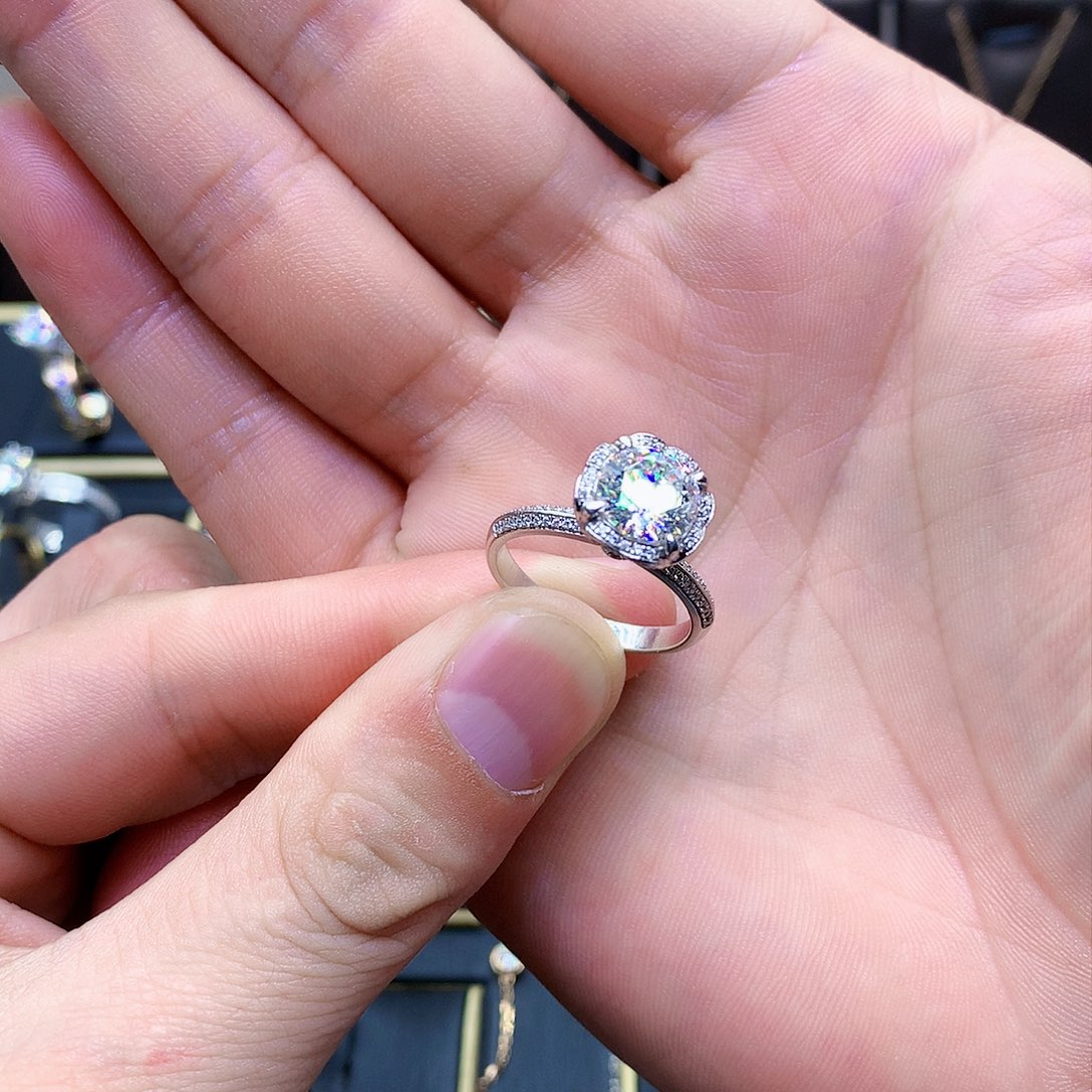 合成碳硅石（莫桑石）戒指/指环18K金镶嵌刘*沙