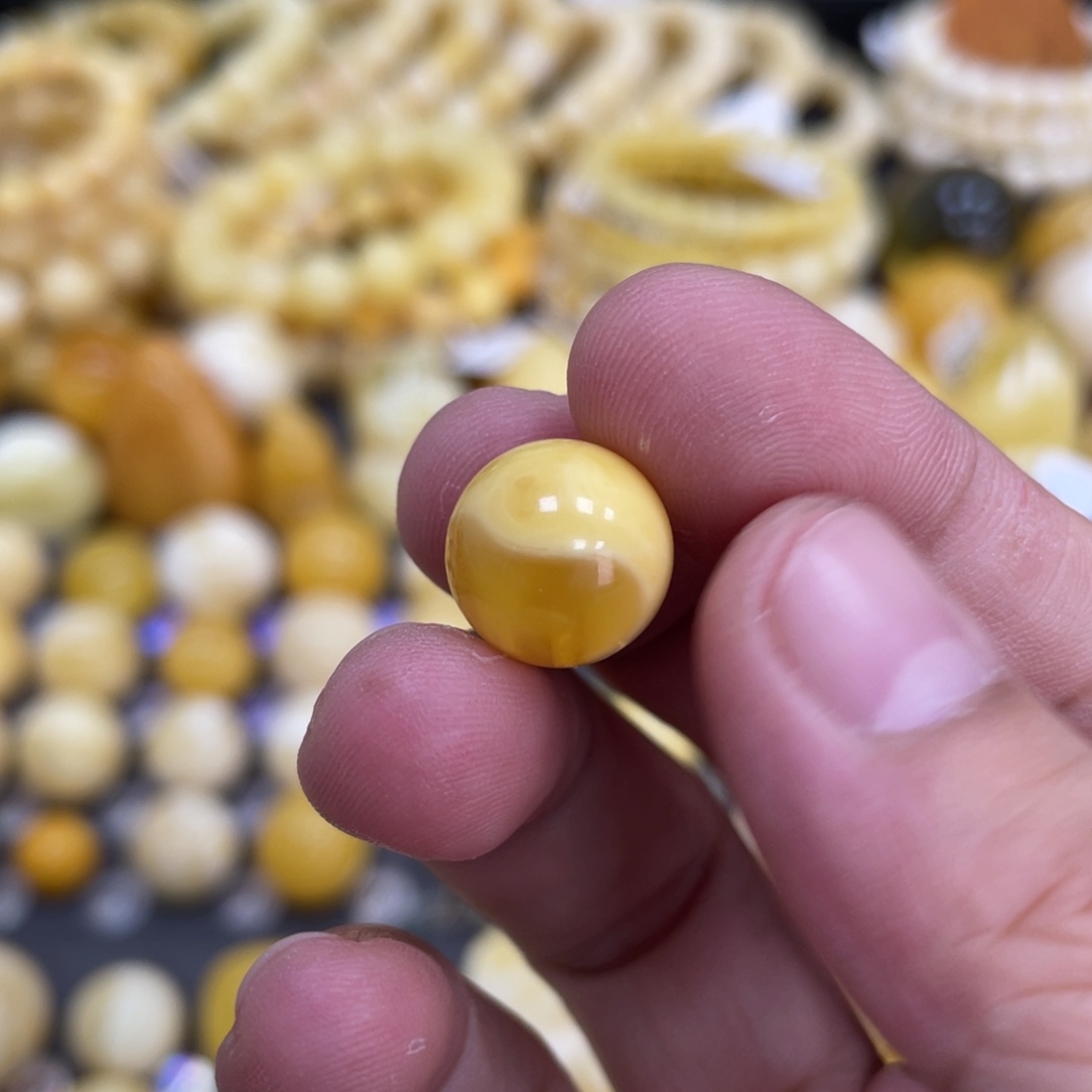 未镶嵌蜜蜡裸石12.3mm瑕疵