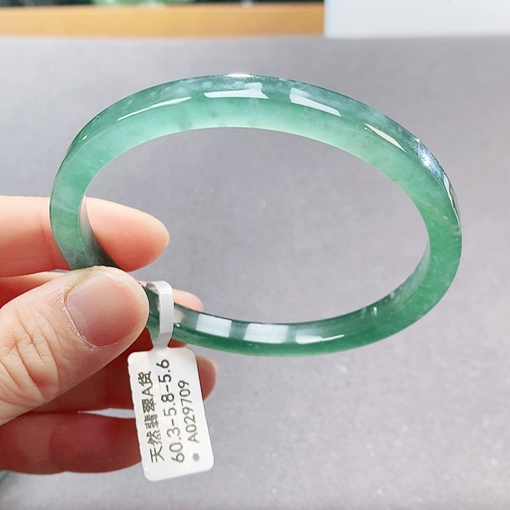 【闪购商品】翡翠手镯（圆镯）未镶嵌