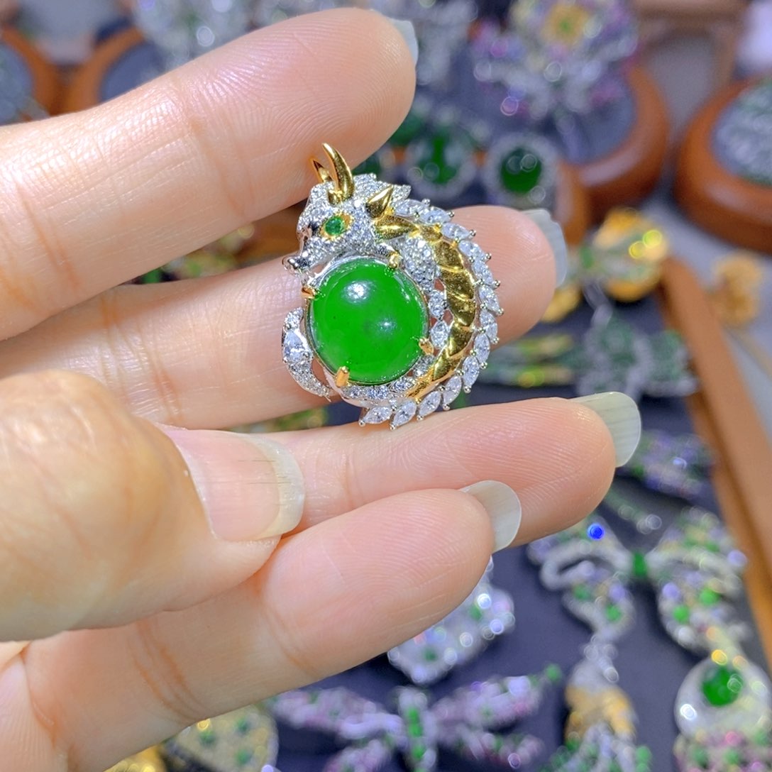 翡翠颈饰银S925镶嵌天然翡翠